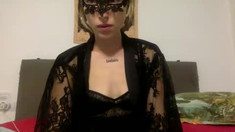 dafnesqueeze online show from December 1, 2024, 8:42 pm