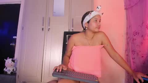 dafnezahira20 online show from May 23, 2026, 7:40 pm