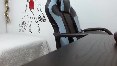 Snapshot of dafnnee_ross chatting on December 27, 2024, 12:12 pm DAFNNE online show from December 27, 2024, 12:12 pm