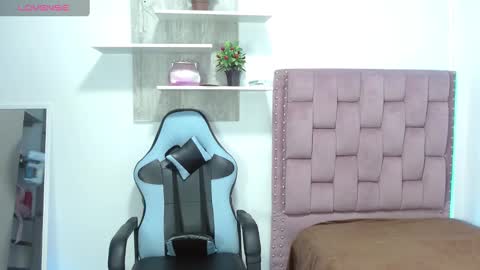 Snapshot of dafnnee_ross chatting on January 14, 2025, 12:14 pm DAFNNE online show from January 14, 2025, 12:14 pm