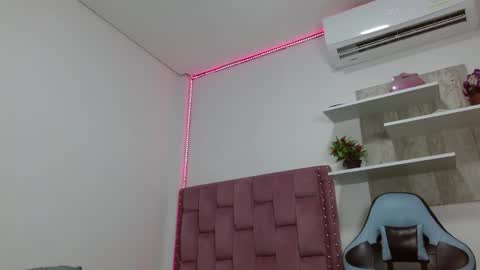 Snapshot of dafnnee_ross chatting on January 29, 2025, 12:02 pm DAFNNE online show from January 29, 2025, 12:02 pm