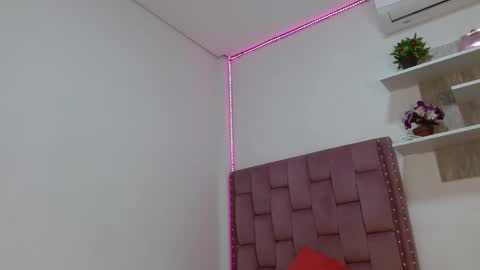 Snapshot of dafnnee_ross chatting on March 9, 2025, 12:09 pm DAFNNE online show from March 9, 2025, 12:09 pm