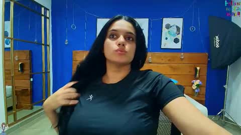  Dahiana  online show from November 22, 2025, 8:08 pm