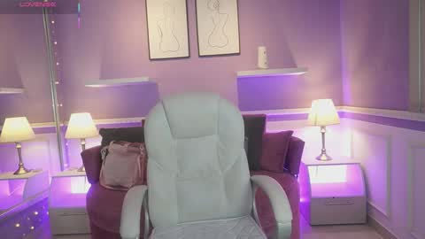 Dahlia Grey online show from October 10, 2025, 11:42 am