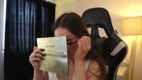 Lauren            online show from October 29, 2025, 3:25 pm