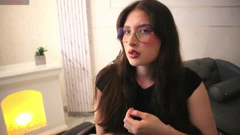 Lauren            online show from April 16, 2026, 1:01 pm