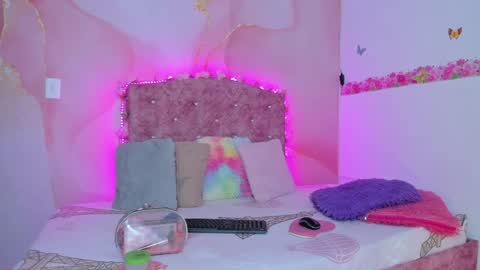 Snapshot of daisy__rose chatting on January 14, 2025, 3:01 am Dai online show from January 14, 2025, 3:01 am