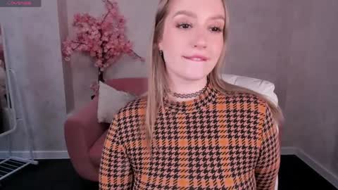Viickie online show from March 26, 2026, 9:37 am