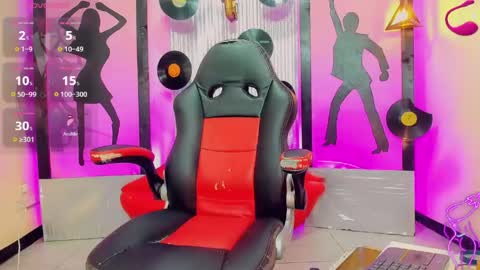 daisy_jonexxx22 online show from April 18, 2026, 4:05 am