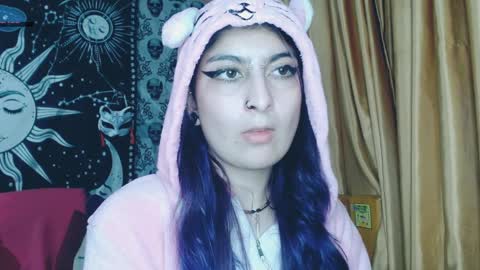 Snapshot of dak_7 chatting on January 22, 2025, 4:44 am -- -- help me reach 100 hands up online show from January 22, 2025, 4:44 am