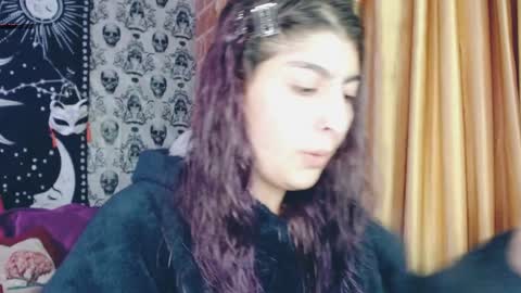 Snapshot of dak_7 chatting on January 31, 2025, 5:19 am -- -- help me reach 100 hands up online show from January 31, 2025, 5:19 am