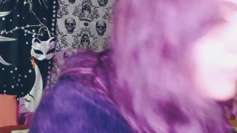 Snapshot of dak_7 chatting on February 7, 2025, 9:05 am -- -- help me reach 100 hands up online show from February 7, 2025, 9:05 am