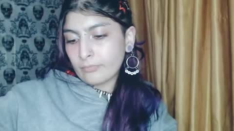 Snapshot of dak_7 chatting on February 12, 2025, 3:51 am -- -- help me reach 100 hands up online show from February 12, 2025, 3:51 am