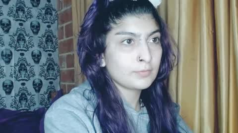 Snapshot of dak_7 chatting on February 13, 2025, 1:40 am -- -- help me reach 100 hands up online show from February 13, 2025, 1:40 am