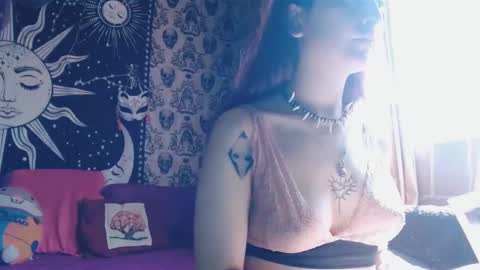 Snapshot of dak_7 chatting on February 19, 2025, 7:59 pm -- -- help me reach 100 hands up online show from February 19, 2025, 7:59 pm