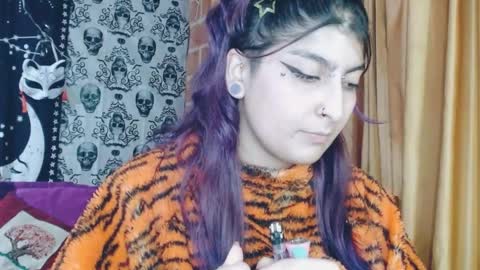 Snapshot of dak_7 chatting on February 21, 2025, 5:46 am -- -- help me reach 100 hands up online show from February 21, 2025, 5:46 am