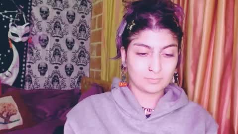 Snapshot of dak_7 chatting on February 28, 2025, 4:10 am -- -- help me reach 100 hands up online show from February 28, 2025, 4:10 am