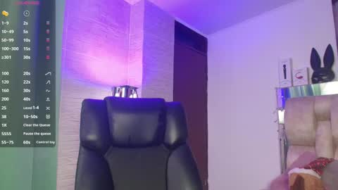 dakotarobbins_ online show from November 26, 2025, 5:47 pm