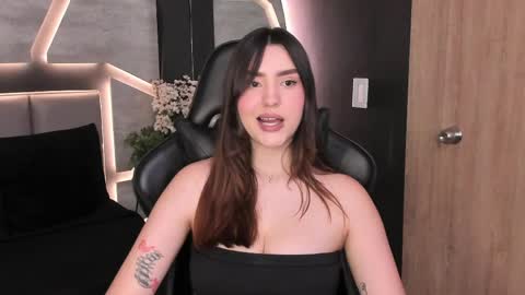 Snapshot of dakotarussell_ chatting on April 25, 2026, 8:39 pm Dakota online show from April 25, 2026, 8:39 pm