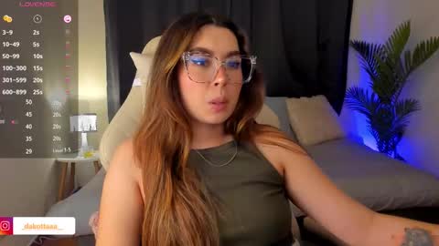 dakottaa__ online show from November 8, 2025, 11:47 pm