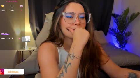 dakottaa__ online show from January 14, 2026, 11:42 pm