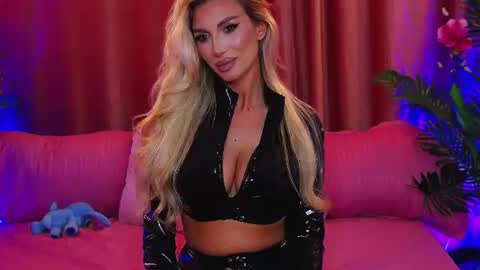 DalidaSelena online show from June 9, 2026, 5:02 pm