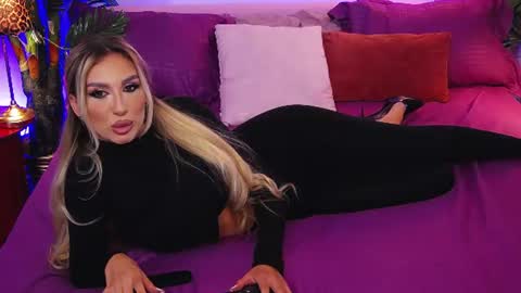 DalidaSelena online show from July 22, 2026, 4:10 pm