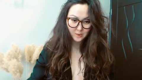 Snapshot of dalidayes chatting on December 28, 2024, 5:55 am Dali online show from December 28, 2024, 5:55 am