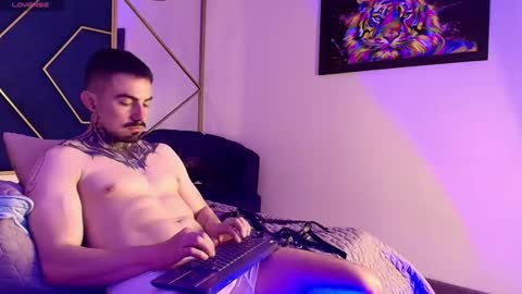 Dallas whitee online show from March 12, 2026, 7:31 pm