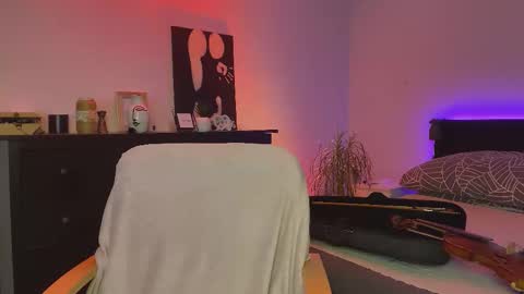 dalmatian_girl online show from February 23, 2026, 7:22 pm