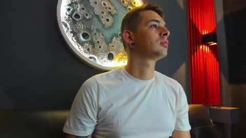 Snapshot of damian__oliver chatting on December 12, 2024, 9:08 am Damian Oliver online show from December 12, 2024, 9:08 am