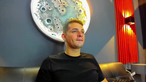 Snapshot of damian__oliver chatting on December 15, 2024, 6:07 am Damian Oliver online show from December 15, 2024, 6:07 am