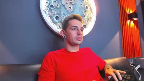 Snapshot of damian__oliver chatting on December 16, 2024, 10:29 am Damian Oliver online show from December 16, 2024, 10:29 am