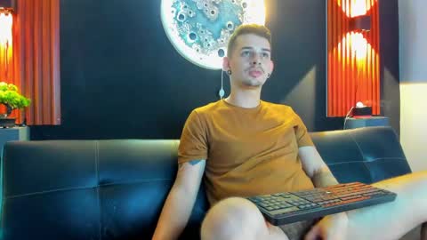 Snapshot of damian__oliver chatting on January 17, 2025, 4:49 am Damian Oliver online show from January 17, 2025, 4:49 am