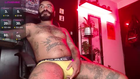 Snapshot of damian_darkside_ chatting on December 4, 2024, 1:58 am Damian online show from December 4, 2024, 1:58 am