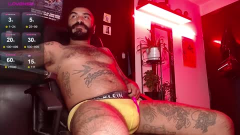 Snapshot of damian_darkside_ chatting on December 27, 2024, 2:47 am Damian online show from December 27, 2024, 2:47 am