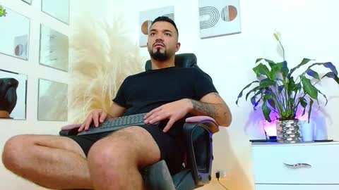 Snapshot of damian_ferrer01 chatting on October 17, 2025, 8:55 pm damian_ferrer01 online show from October 17, 2025, 8:55 pm