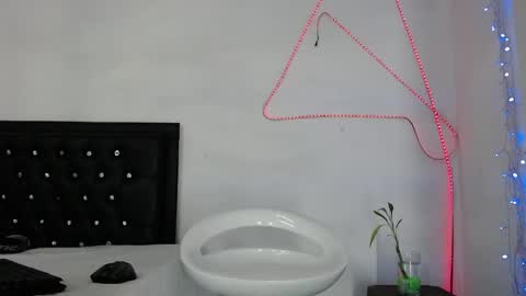 damian_hart_24cm online show from May 18, 2026, 12:11 pm