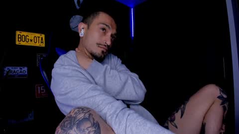 Snapshot of damiancox chatting on January 7, 2025, 12:55 am Daamiancox online show from January 7, 2025, 12:55 am