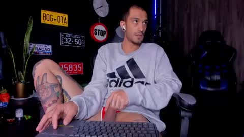 Snapshot of damiancox chatting on February 25, 2025, 6:20 pm Daamiancox online show from February 25, 2025, 6:20 pm