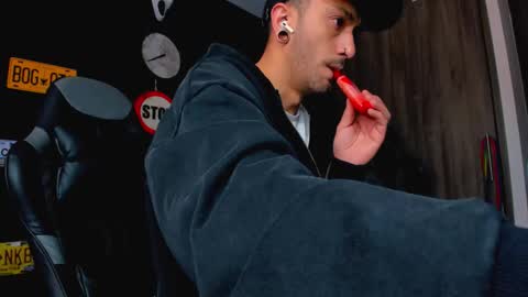 Snapshot of damiancox chatting on September 12, 2025, 5:57 pm Daamiancox online show from September 12, 2025, 5:57 pm