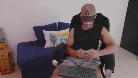 instagram damiannreed. online show from September 13, 2025, 2:33 am