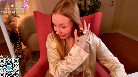 Emilia online show from December 4, 2025, 4:27 pm