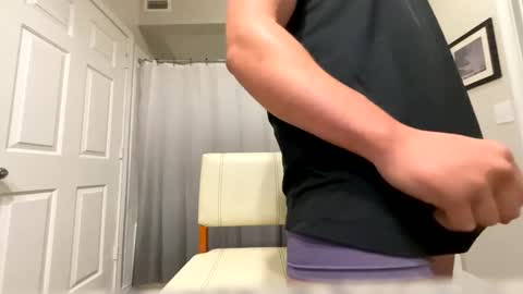 Snapshot of damnimhandsome25 chatting on February 17, 2025, 6:26 pm Clyde online show from February 17, 2025, 6:26 pm