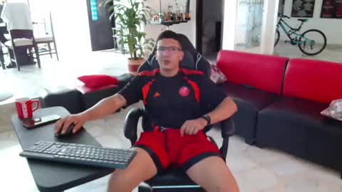 damyan_2003 online show from May 1, 2026, 2:32 pm