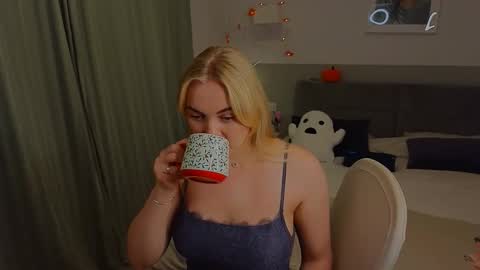 Snapshot of dana_love0 chatting on November 3, 2025, 6:20 pm Dana online show from November 3, 2025, 6:20 pm