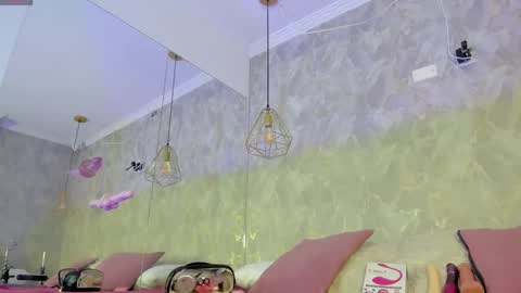    online show from November 6, 2025, 9:37 pm