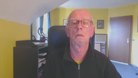 Snapshot of dandotamoon chatting on November 4, 2025, 8:46 am dandotamoon online show from November 4, 2025, 8:46 am