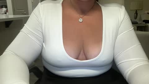 Rosalia online show from January 6, 2026, 4:49 am