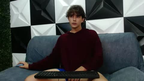 Snapshot of dani_cumboy chatting on December 11, 2024, 1:58 am dani_cumboy online show from December 11, 2024, 1:58 am